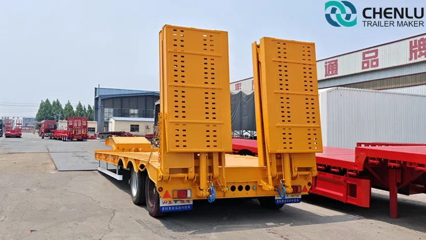 double-section hydraulic ladder low-bed semi-trailer